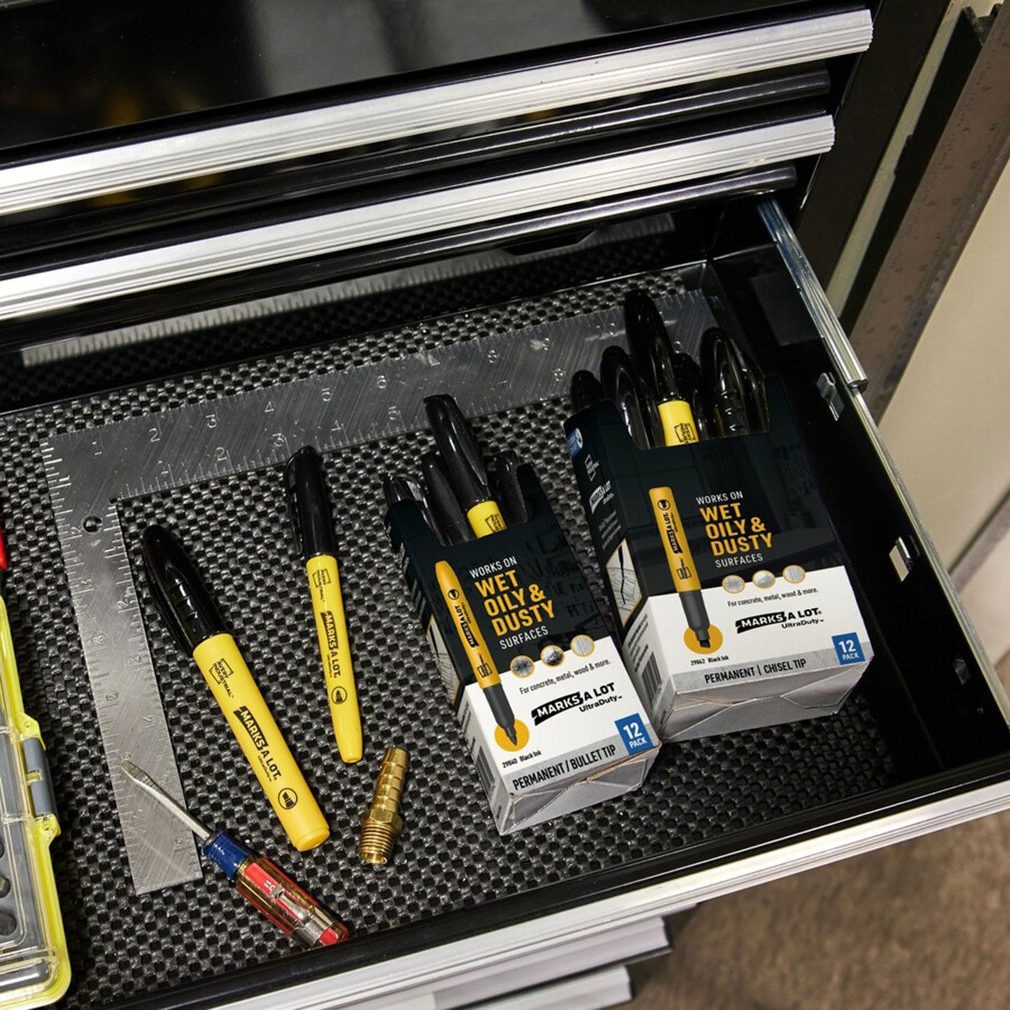avery-ultraduty-permanent-markers-1-mm-marker-point-size-bullet-marker-point-style-black-num-ave29840_6