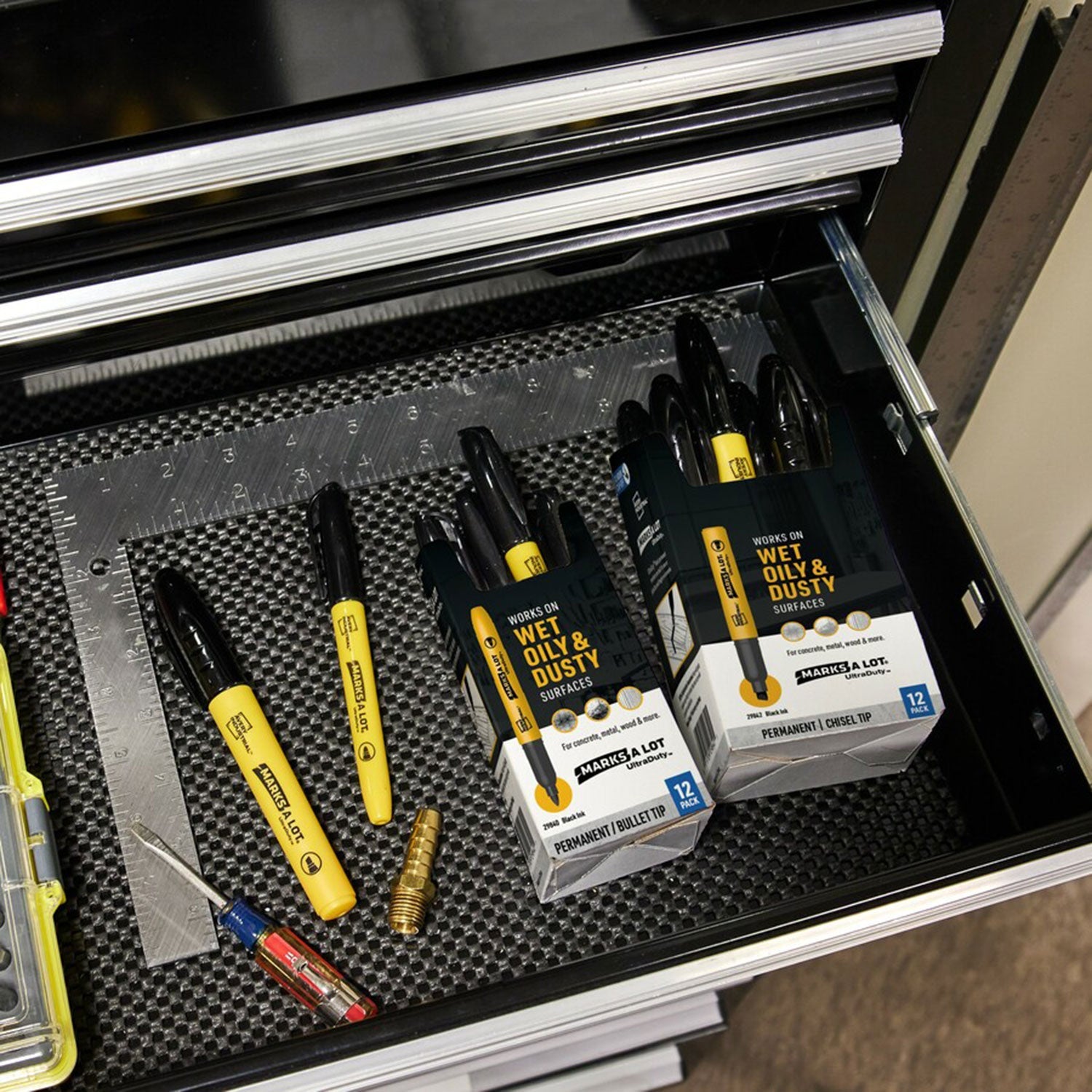 avery-ultraduty-permanent-markers-0-5-mm-marker-point-size-chisel-marker-point-style-black-12-carton-num-ave29842_6