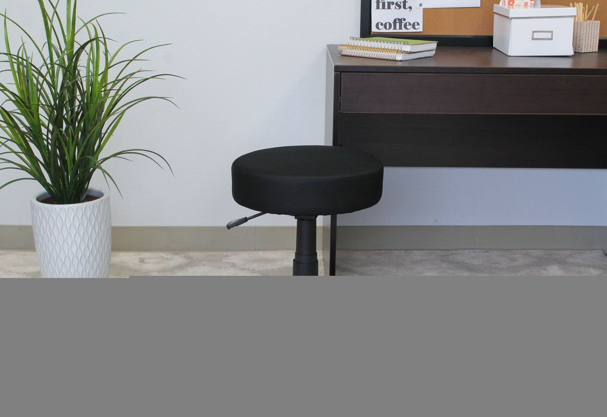 the-dot-stool-black-b210-bk_3