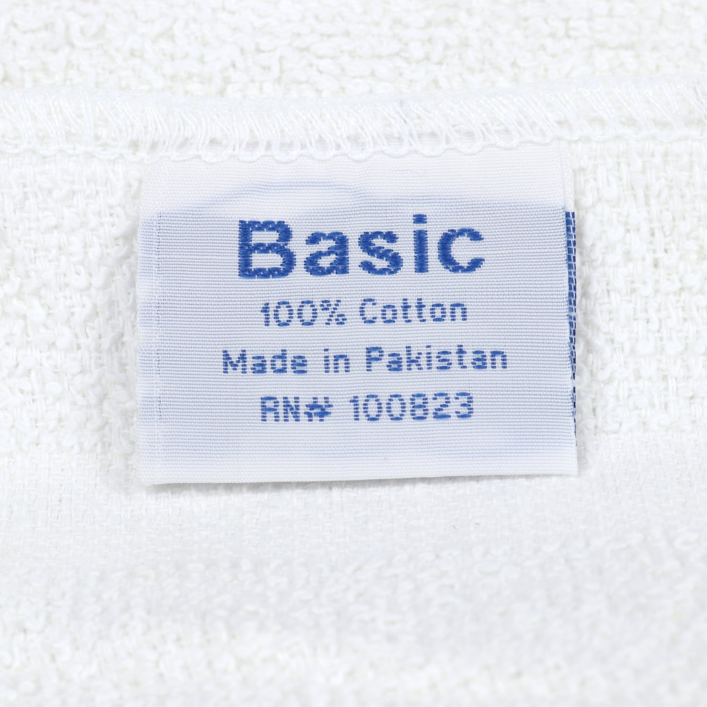 Hospeco® Basic Arctic Bath Towel 22x44 White Cam Border, Bale of 300 (HOSBASIC-2244-6)