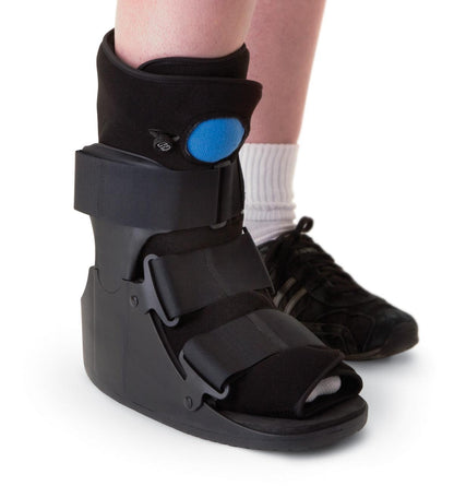 deluxe-pneumatic-ankle-walkers-1-ea-ort28620xl_1