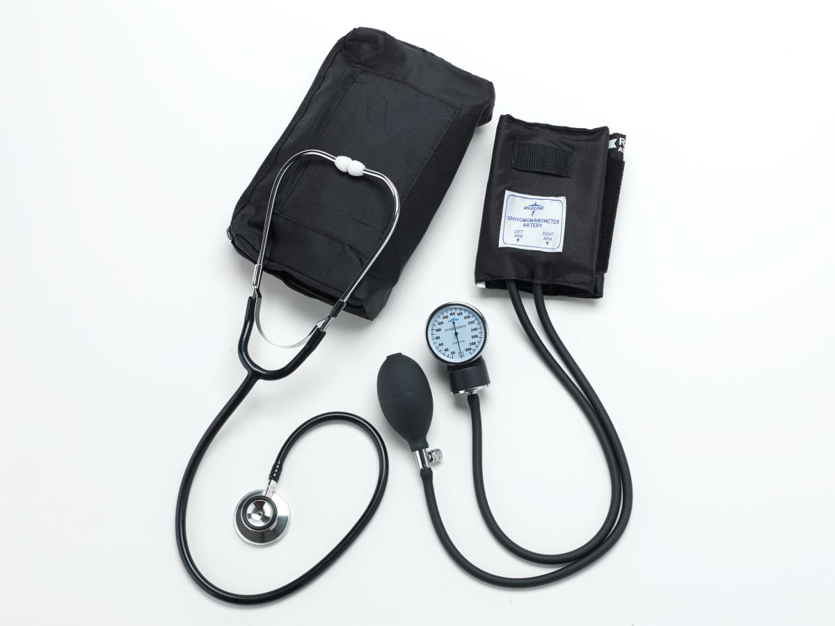 dual-head-stethoscope-and-handheld-aneroid-sphygmomanometer-combination-kit-adult-black-1-ea-mds9120_1