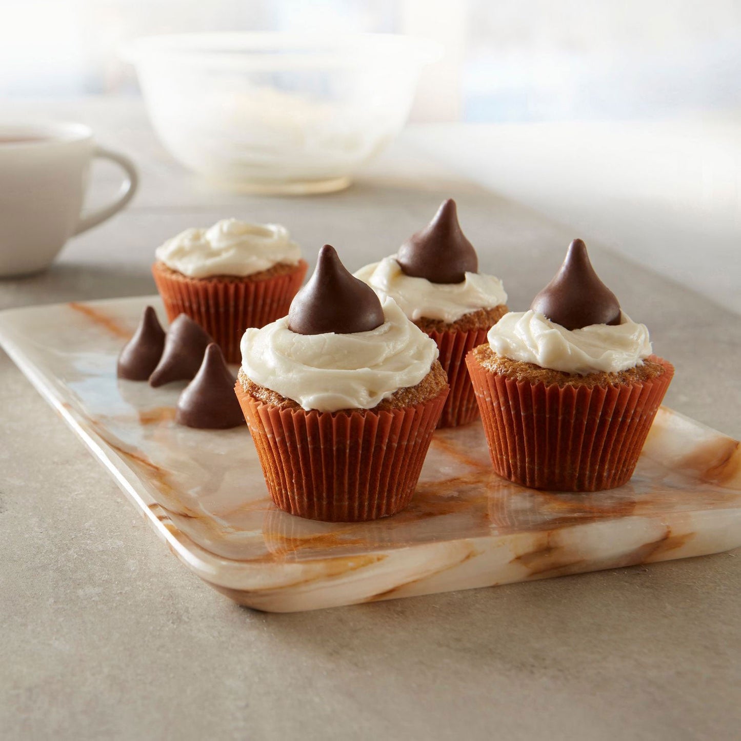 Hershey's KISSES with Almonds, Milk Chocolate, 32 oz Pack, 2 Packs/Carton (GRR60004091)