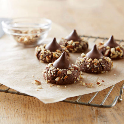 Hershey's KISSES with Almonds, Milk Chocolate, 32 oz Pack, 2 Packs/Carton (GRR60004091)