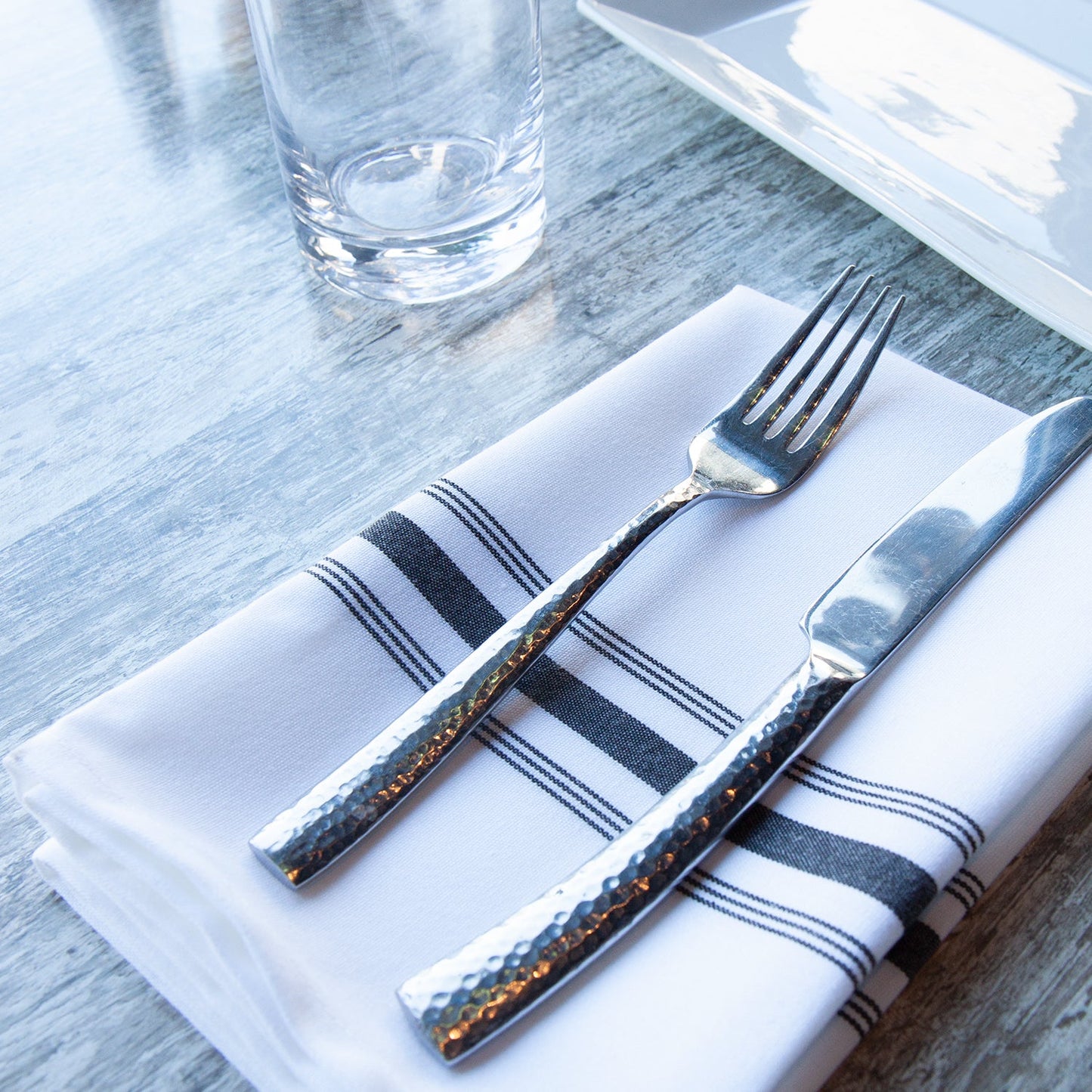 Arkwright Home® Mariposa Bistro NaPackin 18x22 Black Stripe, 12/Pack (BISTRO-BL)