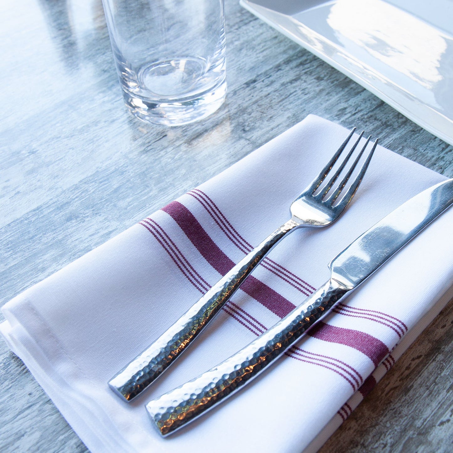 Arkwright Home® Mariposa Bistro NaPackin 18x22 Burgundy Stripe, 120/Case (BISTRO-BUR-CS)
