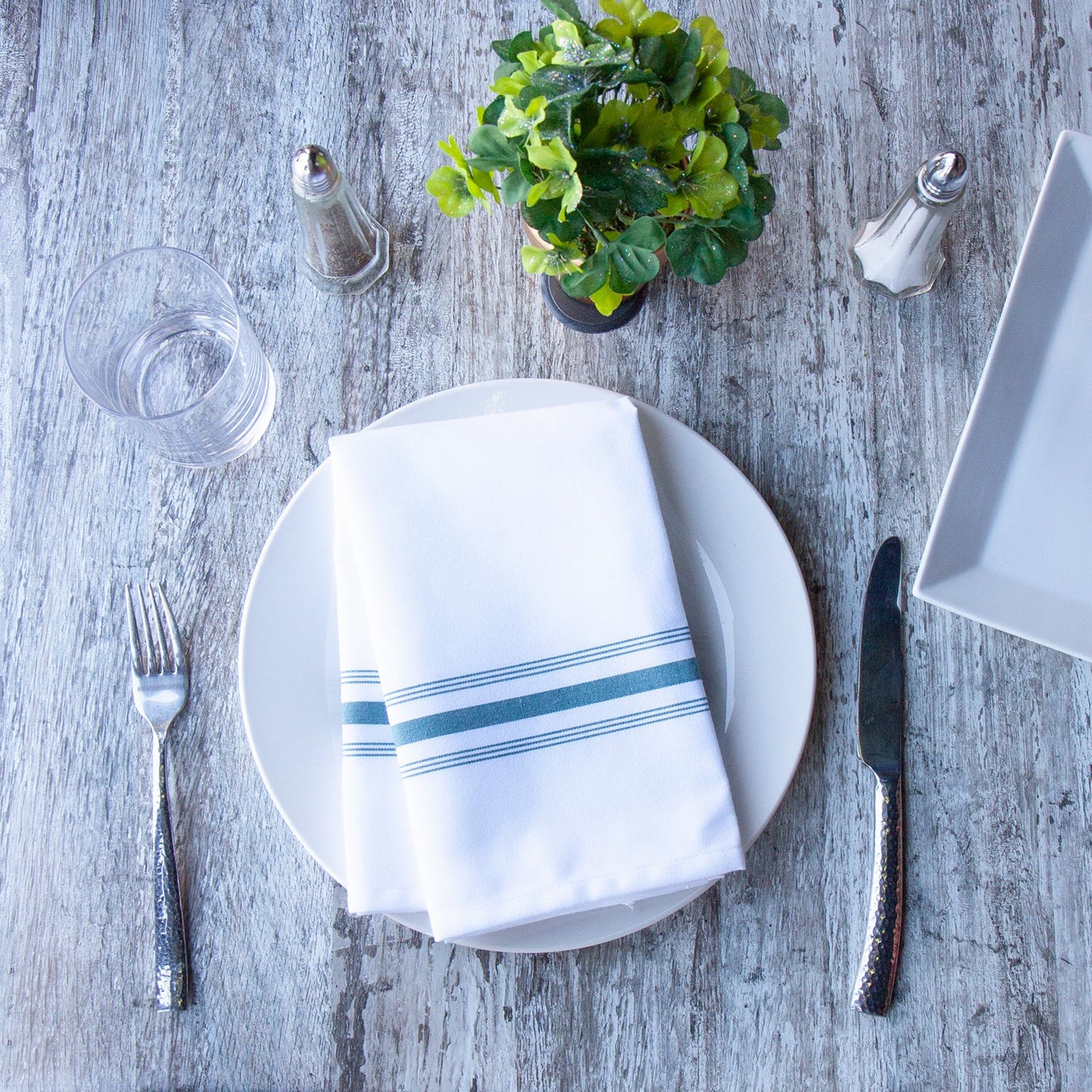 Arkwright Home® Mariposa Bistro NaPackin 18x22 Hunter Green Stripe, 120/Case (BISTRO-HG-CS)