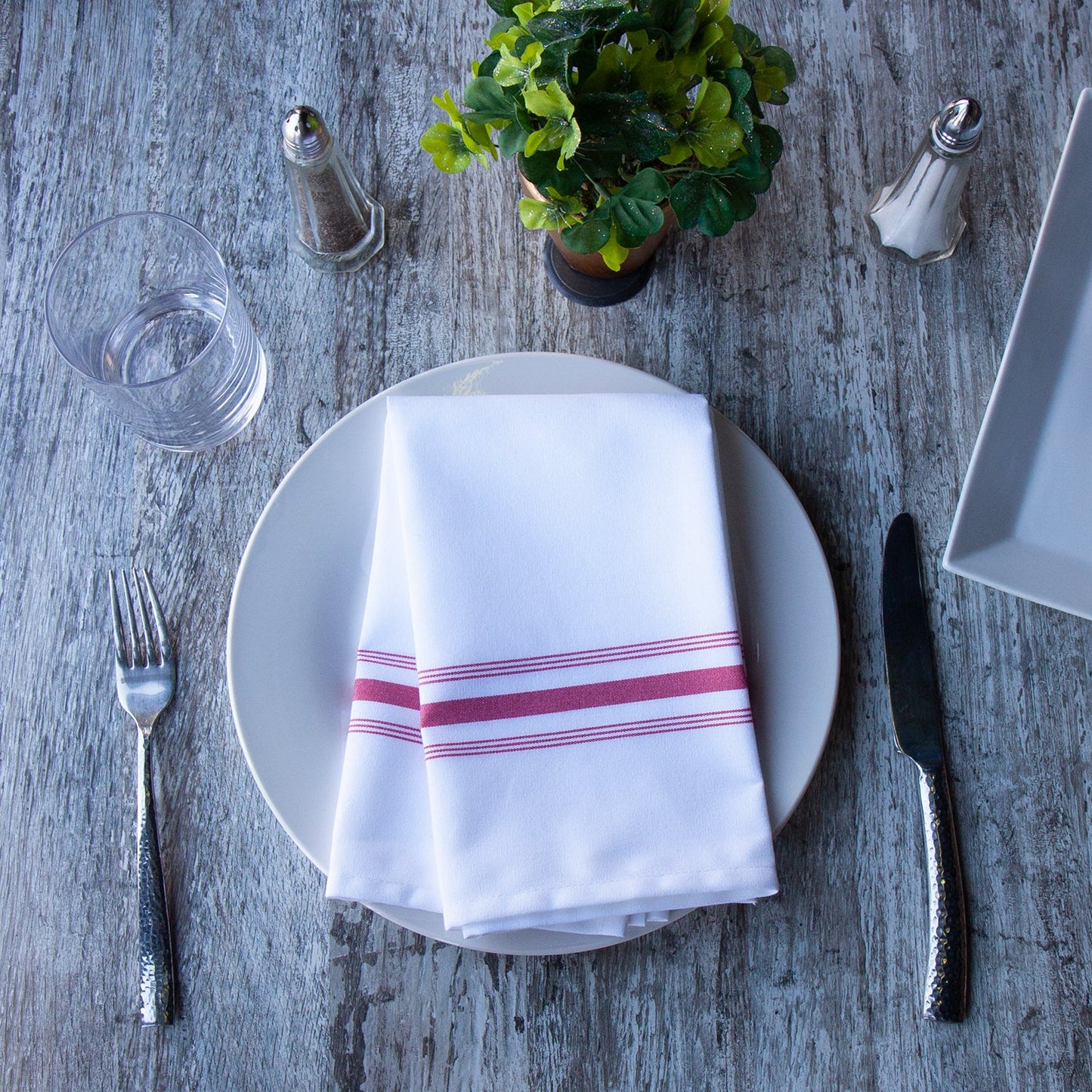 Arkwright Home® Mariposa Bistro NaPackin 18x22 Red Stripe, 120/Case (BISTRO-R-CS)