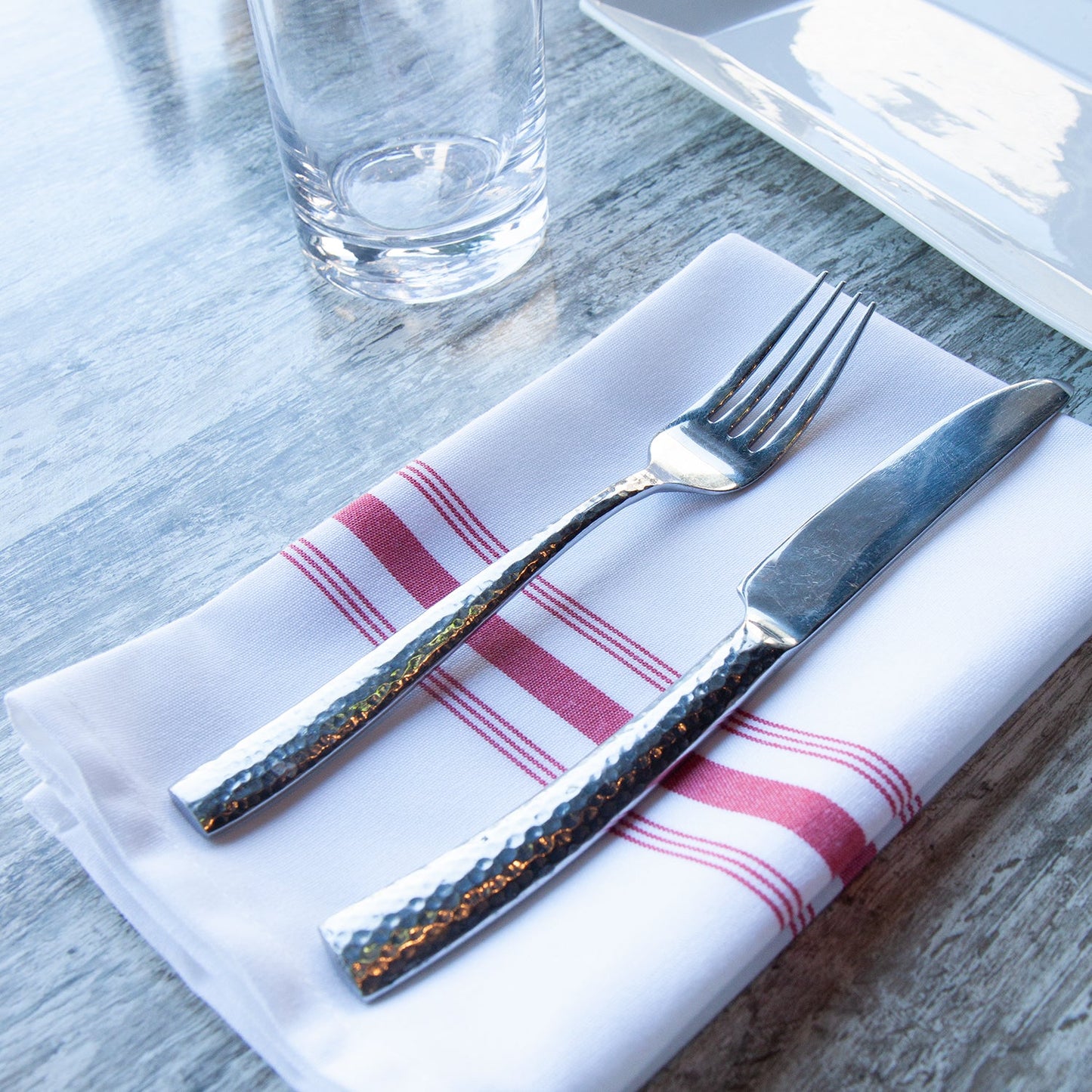 Arkwright Home® Mariposa Bistro NaPackin 18x22 Red Stripe, 12/Pack (BISTRO-R)