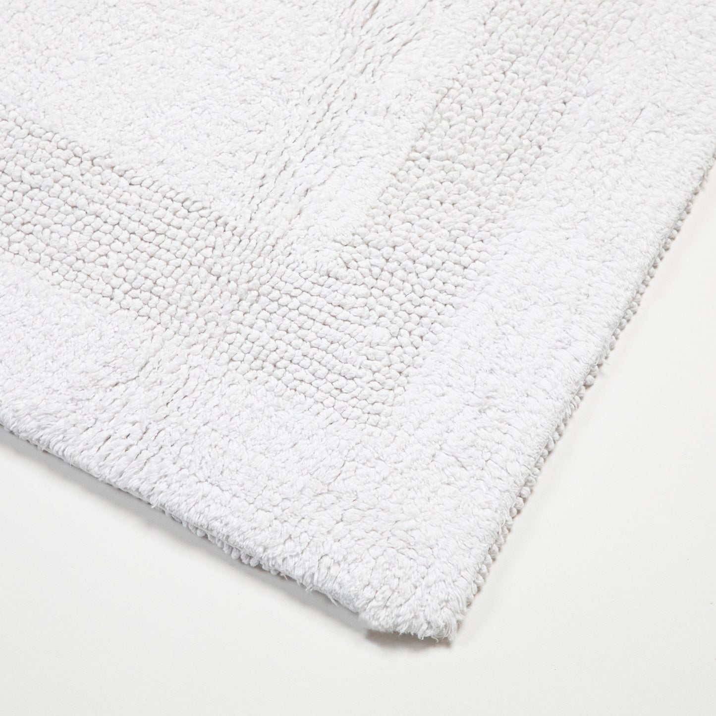 Arkwright Home® Provence Bath Rug 17x24 Border Design White (PROV1724-WH)