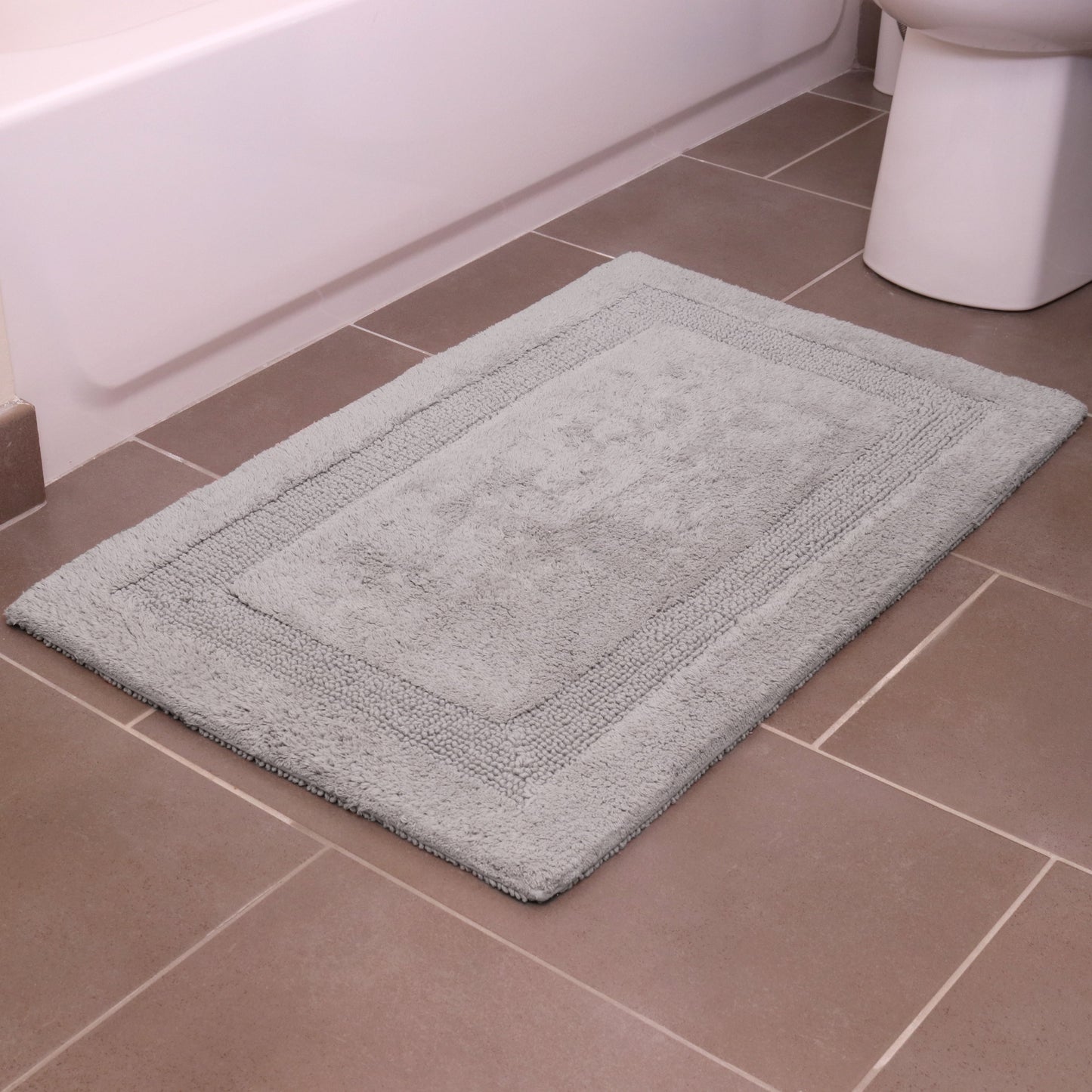 Arkwright Home® Provence Bath Rug 17x24 Border Design Grey (PROV1724-GY)