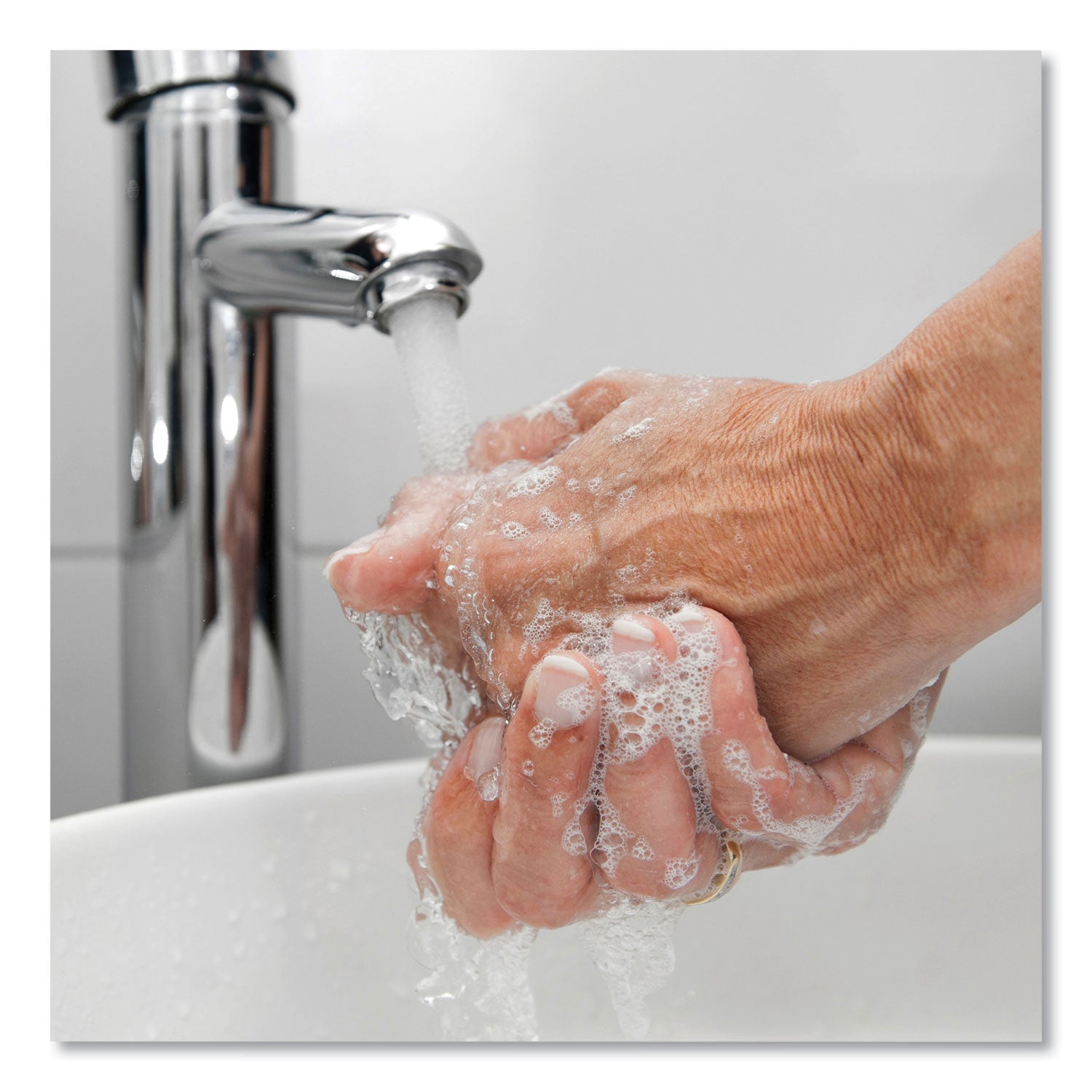 tork-extra-mild-foam-soap-num-trk401811_4