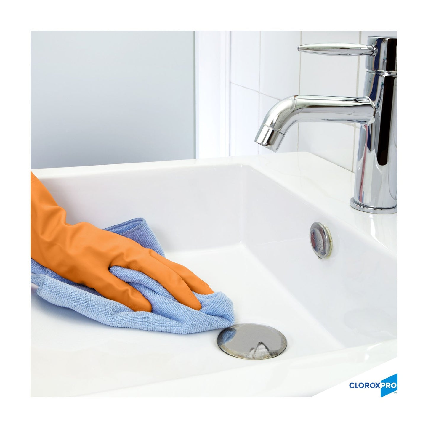 CloroxPro™ Clorox® Clean-Up® with Bleach Surface Disinfectant Cleaner Refill Manual Pour Liquid 1 gal. Jug Chlorine Scent NonSterile (898752_CS)