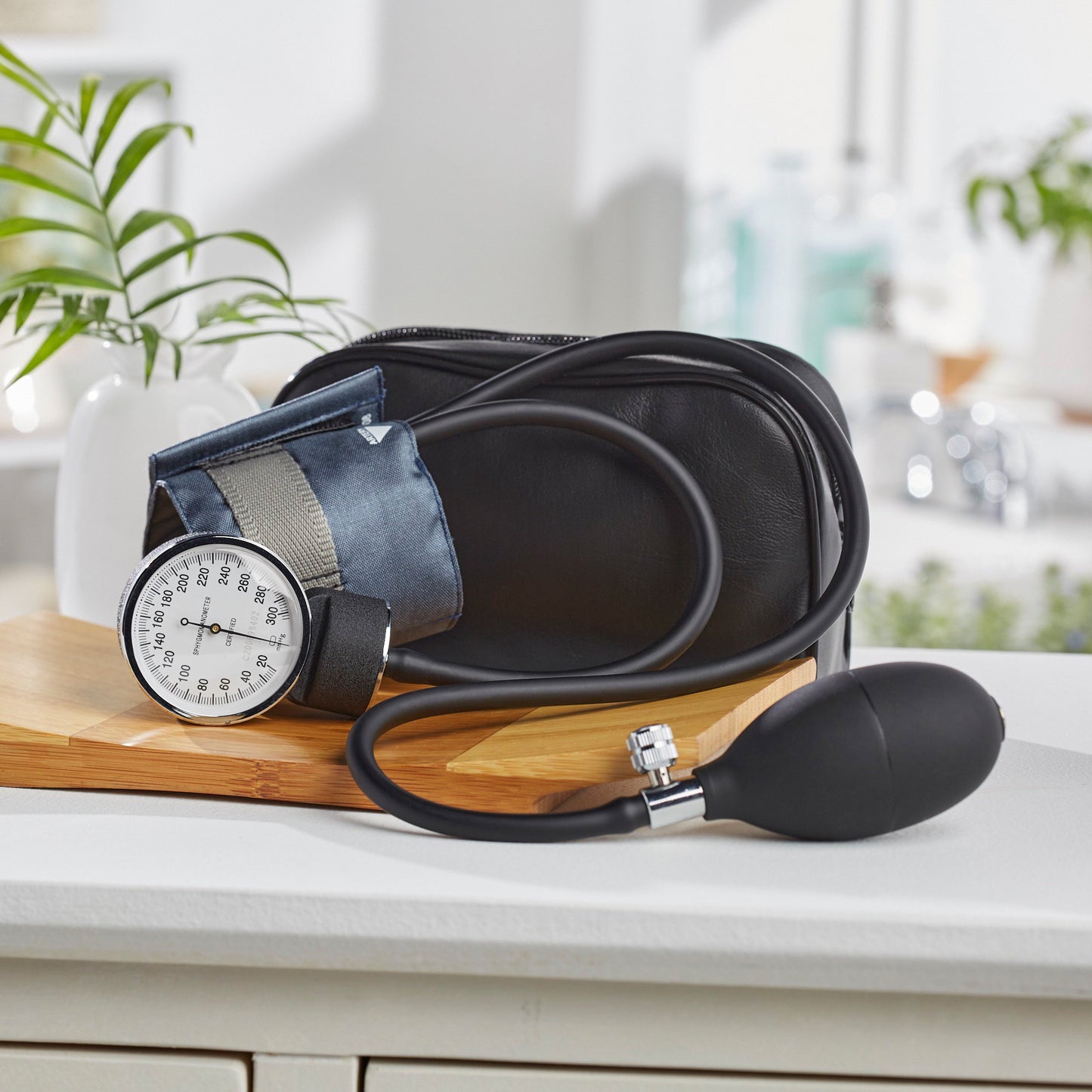 McKesson Brand Aneroid Sphygmomanometer Unit Pediatric Cuff Nylon Cuff 13 - 19.5 cm Pocket Aneroid (1067633_EA)