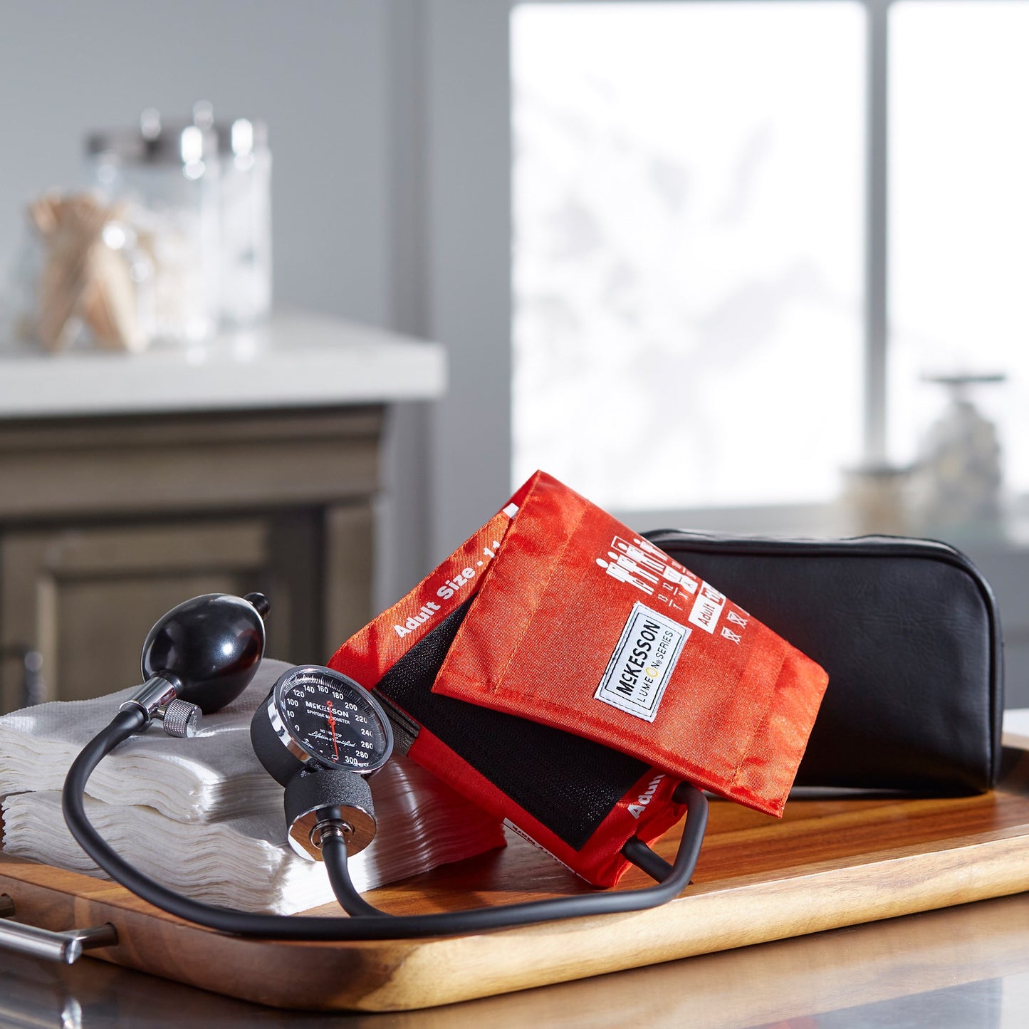 McKesson Deluxe Aneroid Sphygmomanometer Unit Adult Cuff Nylon Cuff 23 - 40 cm Pocket Aneroid (1067606_CS)