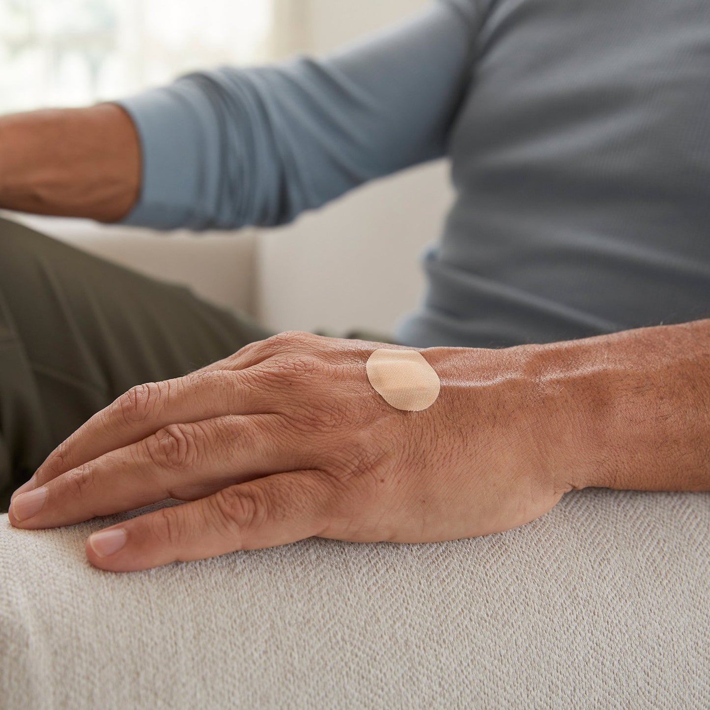 McKesson Adhesive Strip 1 X 1-1/4 Inch Fabric Oval Tan Sterile (1103072_CS)