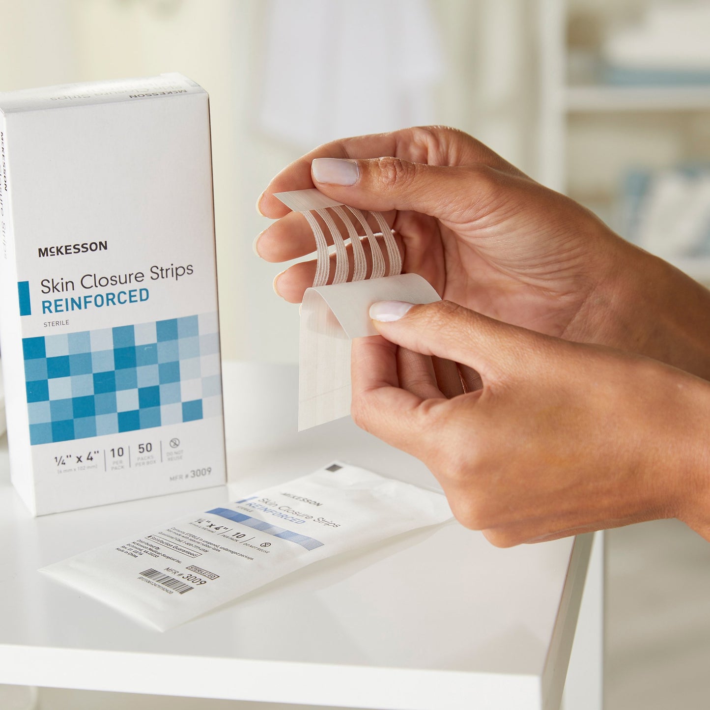 McKesson Skin Closure Strip 1/4 X 4 Inch Nonwoven Material Reinforced Strip White (876308_BX)