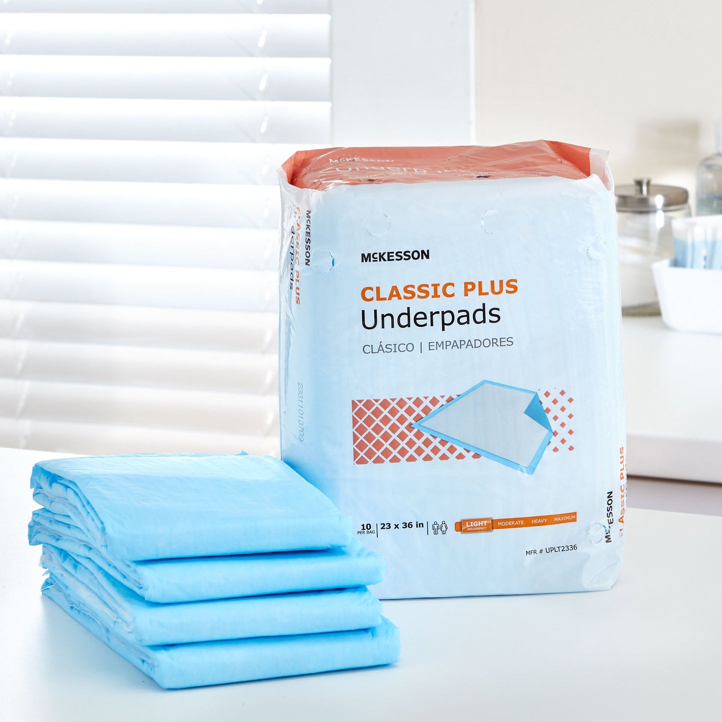 McKesson Classic Plus Disposable Underpad 23 X 36 Inch Fluff Mat Light Absorbency (724033_BG)