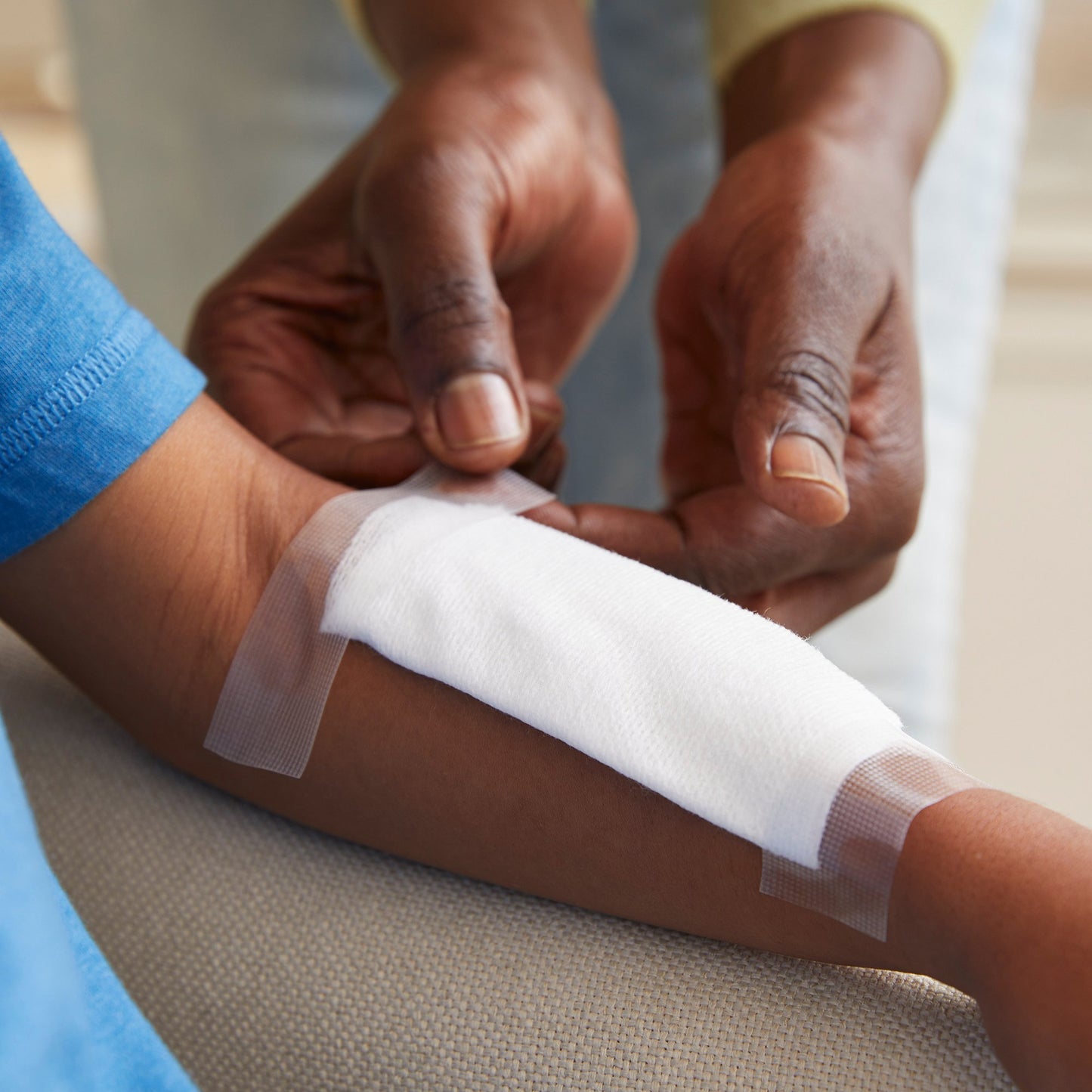 McKesson Nonwoven Sponge 3 X 3 Inch 4-Ply NonSterile 200 per Pack (476359_PK)