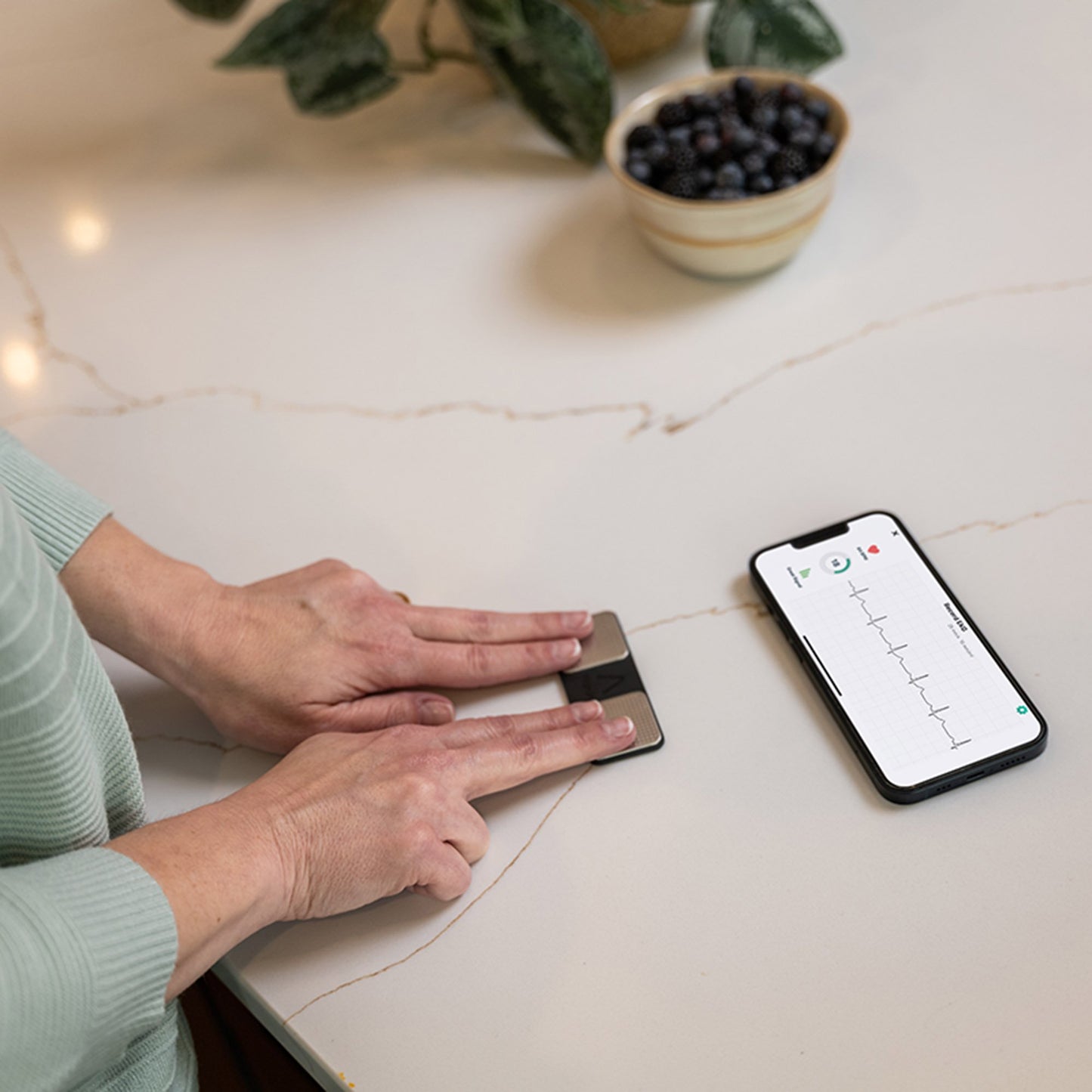 KardiaMobile® Electrocardiograph USB Connection Smart Phone Display Resting (1233885_PK)