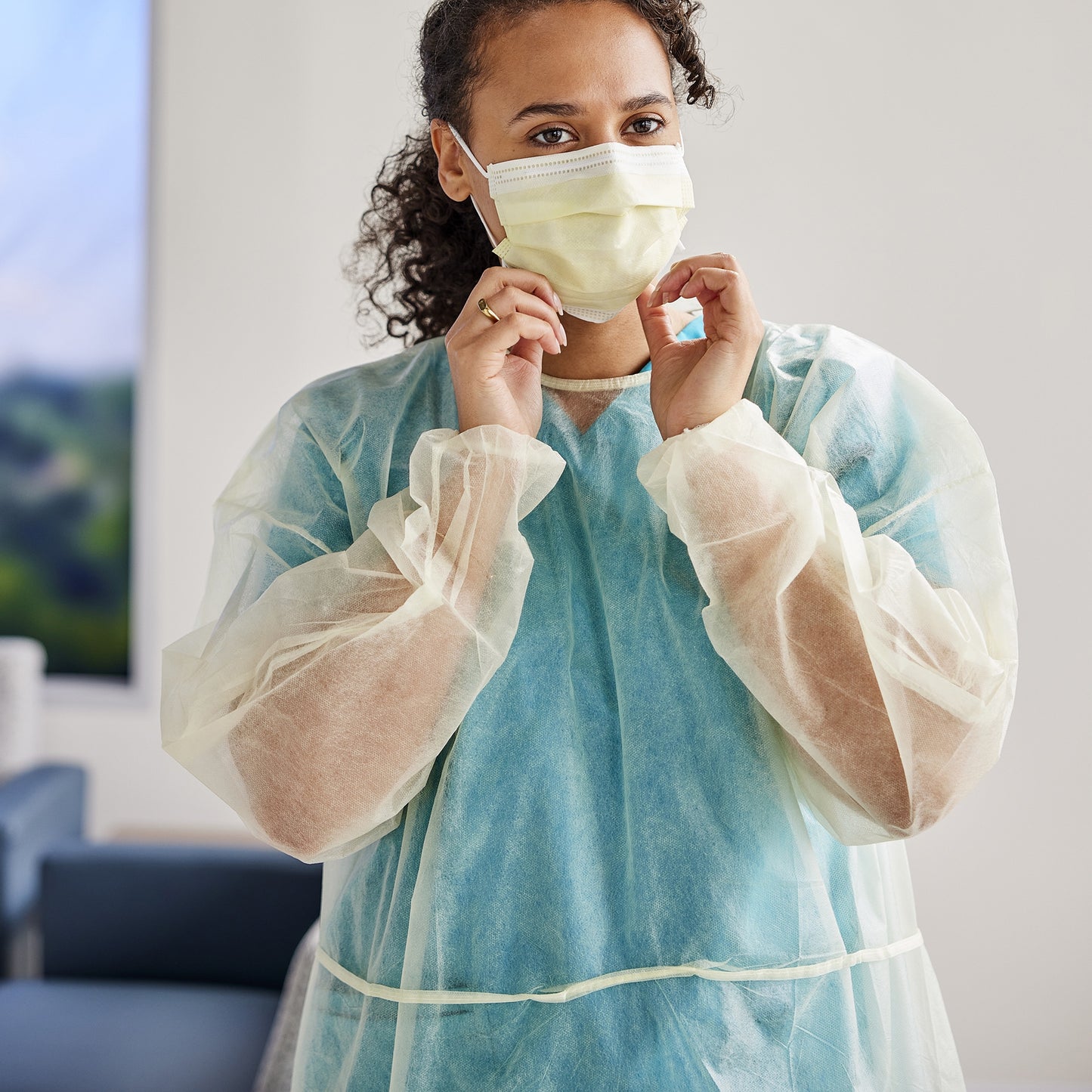 Cardinal Health™ Protective Procedure Gown One Size Fits Most Yellow NonSterile Not Rated Disposable (466476_PK)